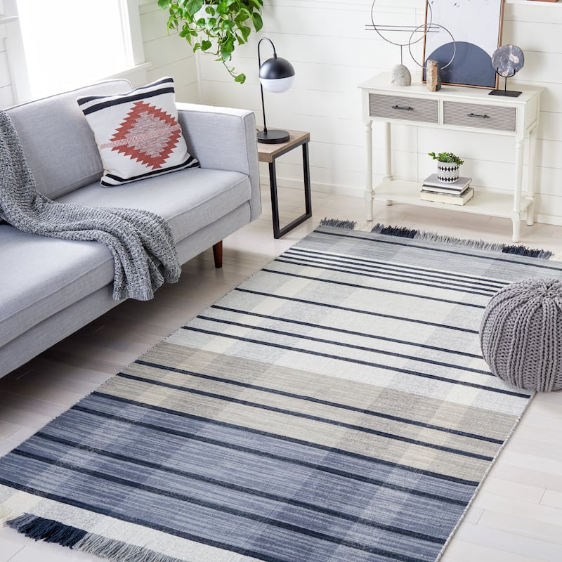 SAFAVIEH Striped Kilim Idell Wool Fringe Rug - 3' x 5' - Light Grey/Black