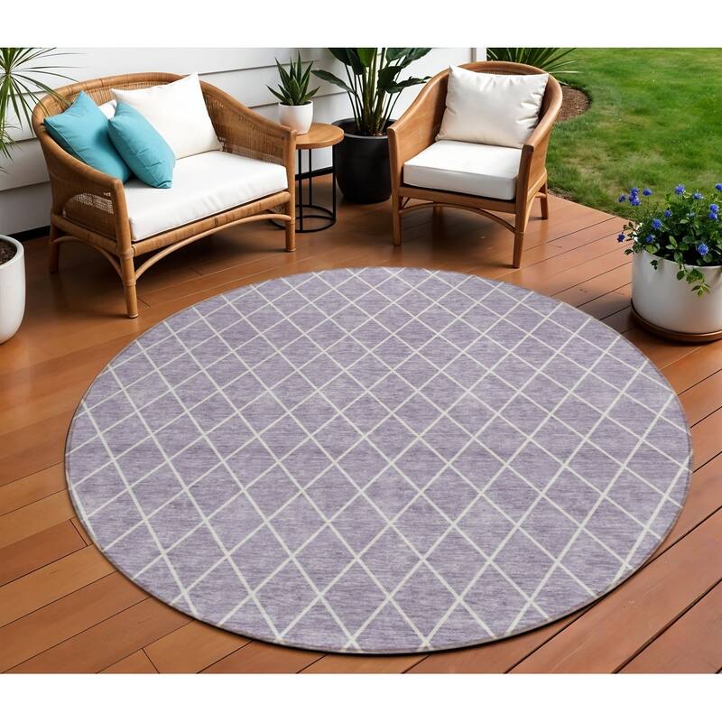 HomeRoots Geometric Transitional Rectangle Outdoor Rug - 8' Round