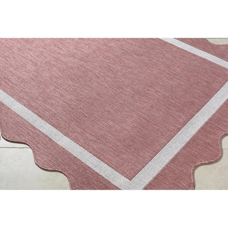 Livabliss Miami Beach Traditional Indoor / Outdoor Area Rug