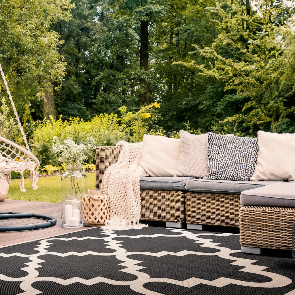 SAFAVIEH Courtyard Kassiani Moroccan Indoor /Outdoor Waterproof Patio Backyard Rug