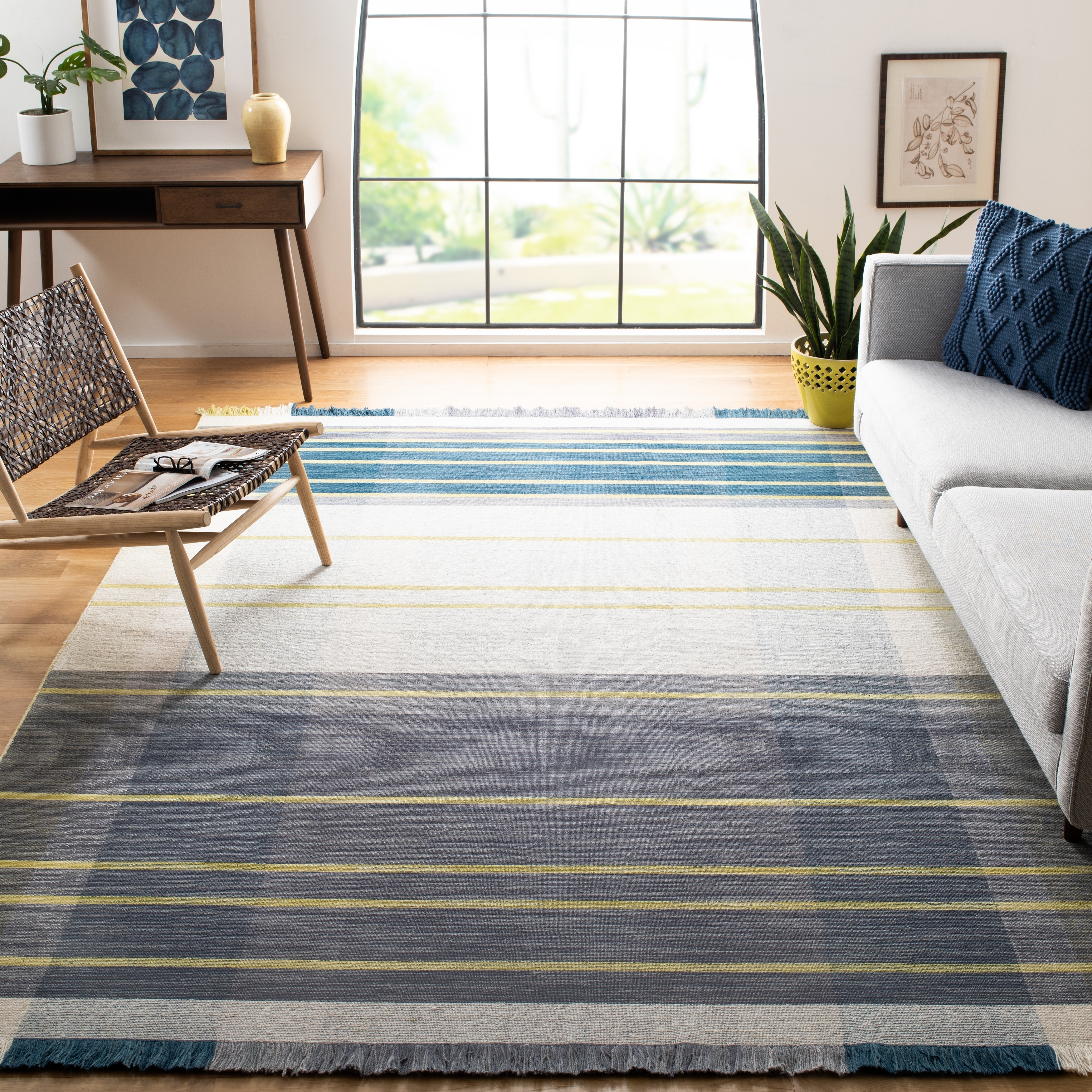 SAFAVIEH Striped Kilim Abilia Wool Fringe Rug