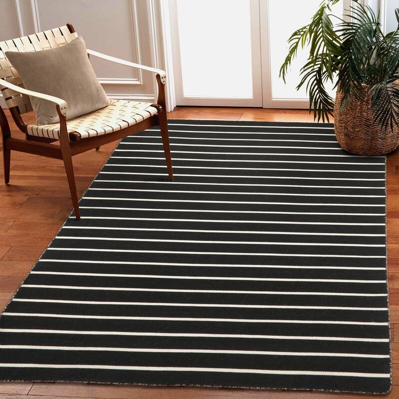 Liora Manne Sorrento Pinstripe Indoor/Outdoor Area Rug