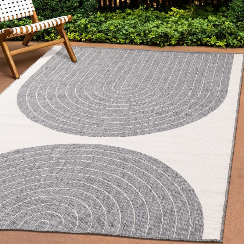 Grey White Double Arches Indoor/Outdoor Rug