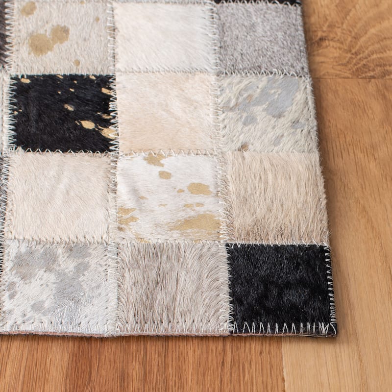 SAFAVIEH Benedicte Handmade Aloisia Leather Natural Hide Rug