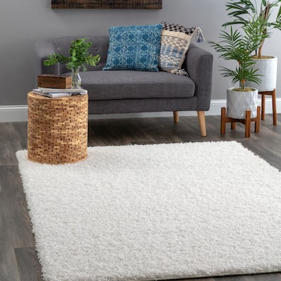 Nuloom Gwenyth Solid Shag Area Rug