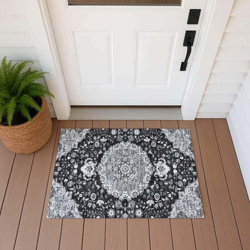 Machine Washable Indoor/ Outdoor Global Eckley Chantille Rug - Black - 1'8" x 2'6"
