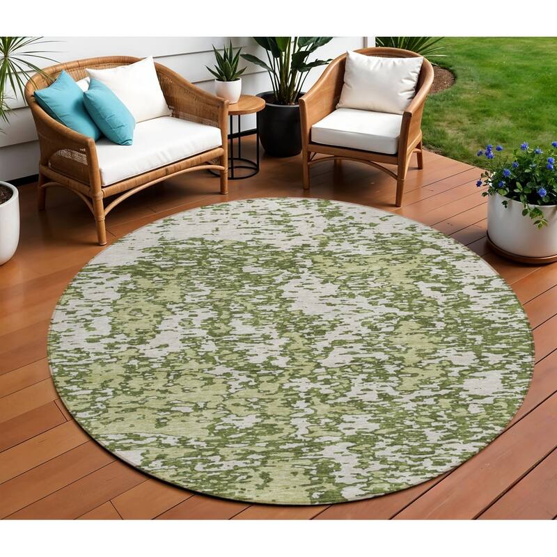 HomeRoots Abstract Transitional Rectangle Outdoor Rug - 8' Round