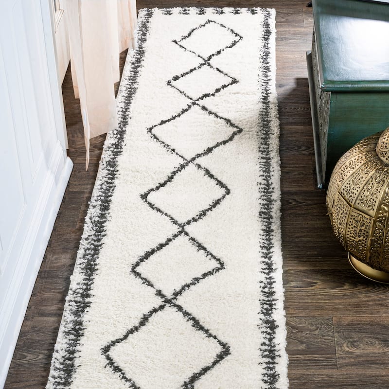 JONATHAN Y Catala Moroccan Diamond Shag Area Rug