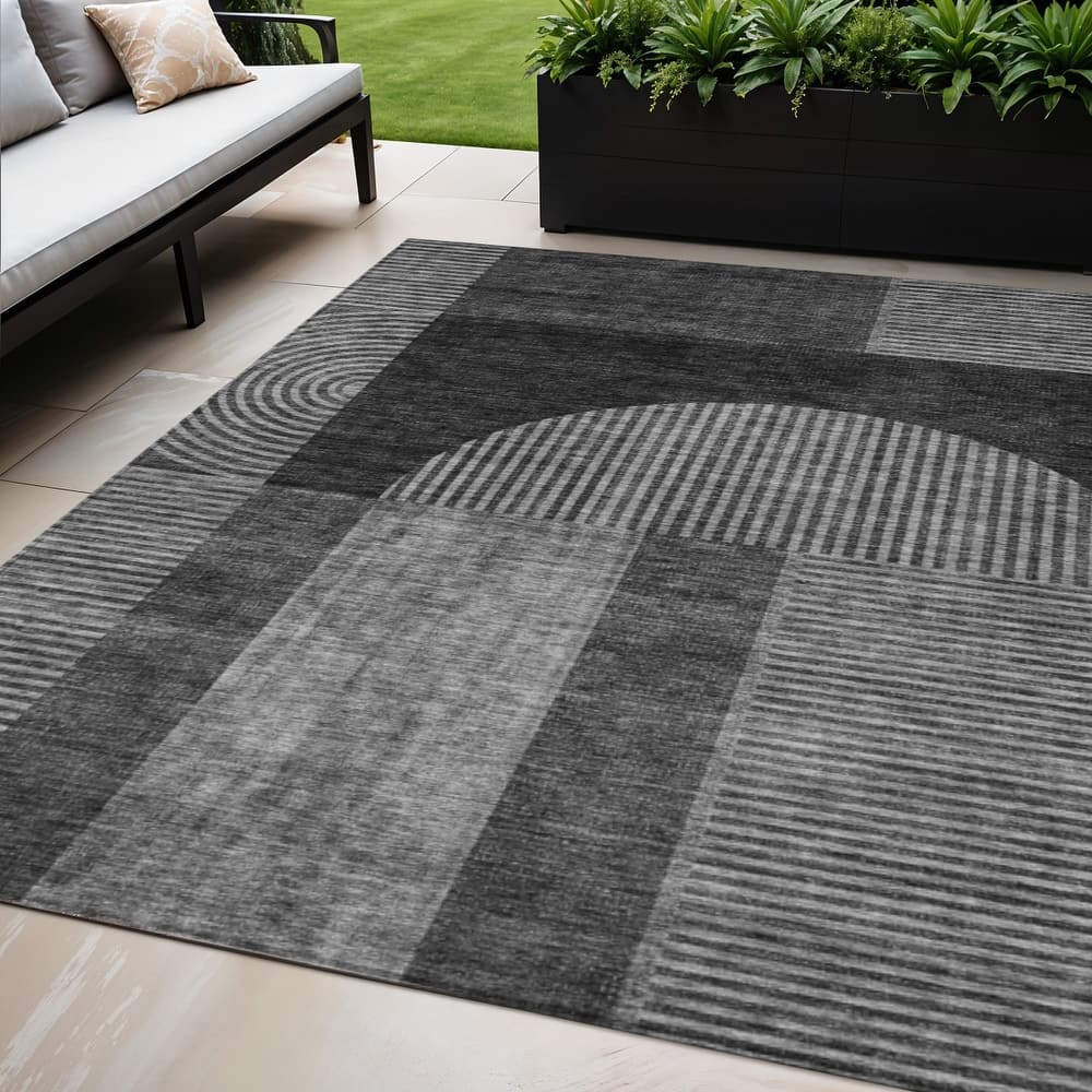 HomeRoots Geometric Transitional Rectangle Outdoor Rug