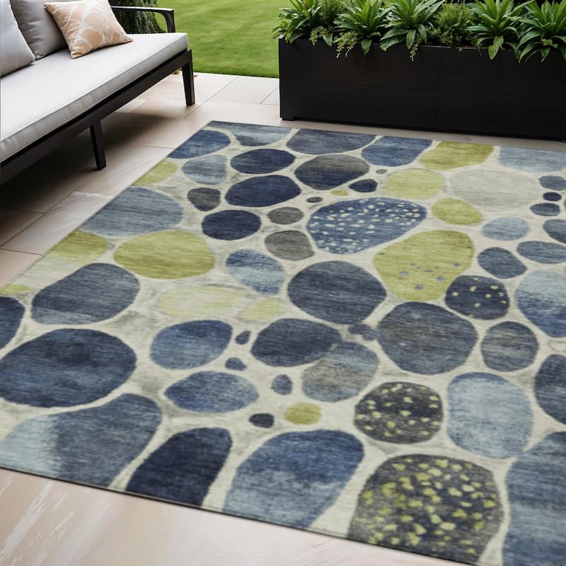 HomeRoots Geometric Transitional Rectangle Outdoor Rug - 5' X 8'