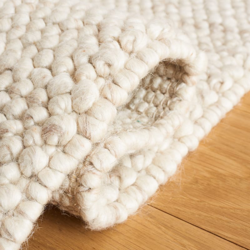 SAFAVIEH Handmade Natura Eduina New Zealand Wool Rug