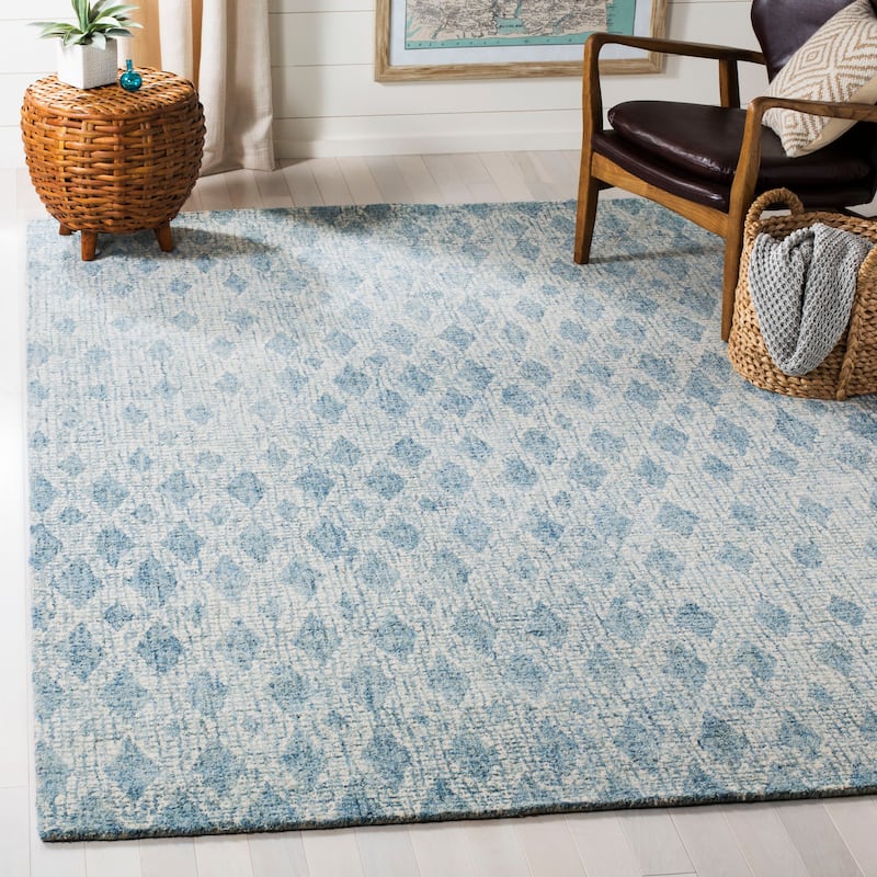 SAFAVIEH Handmade Abstract Gyda Modern Wool Rug - 5' x 8' - Ivory/Blue