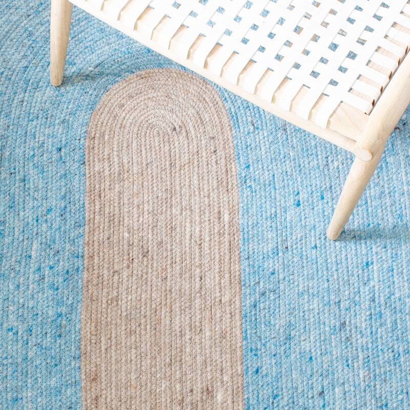 SAFAVIEH, Handmade Braided Sirlei Wool Rug