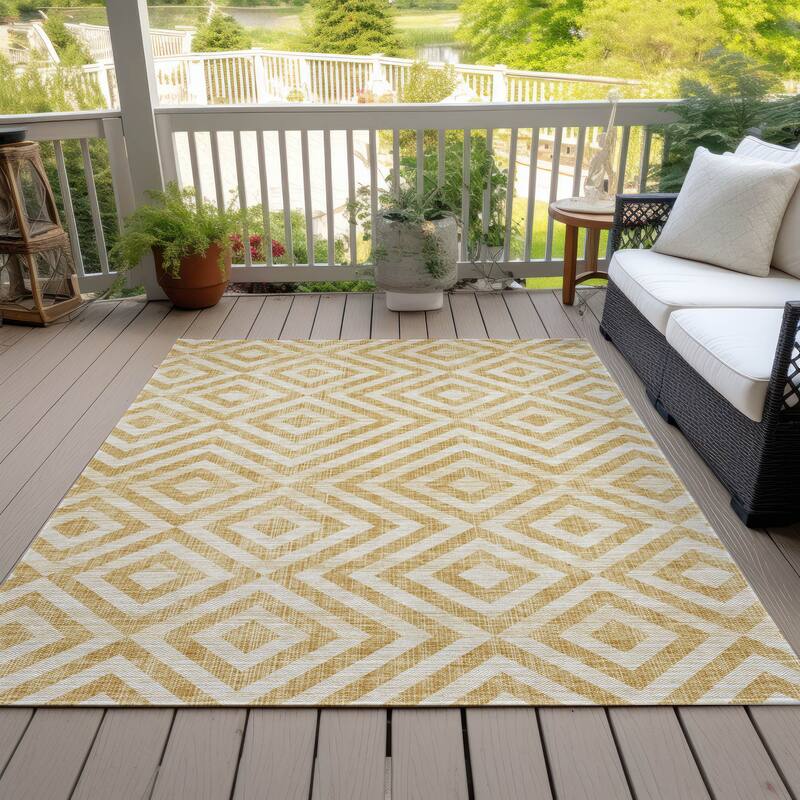 Machine Washable Indoor/ Outdoor Chantille Diamond Geo Rug - Gold - 2'6" x 3'10"