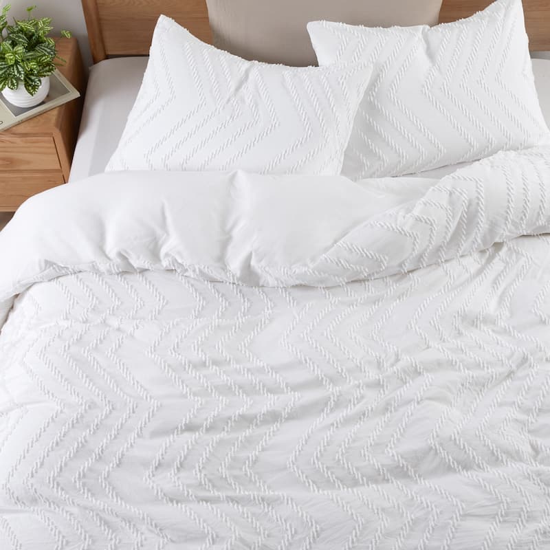 Tufted Clipped Jacquard Geometric Duvet Cover & Pillowcase Set - White/Wave - Queen/Full