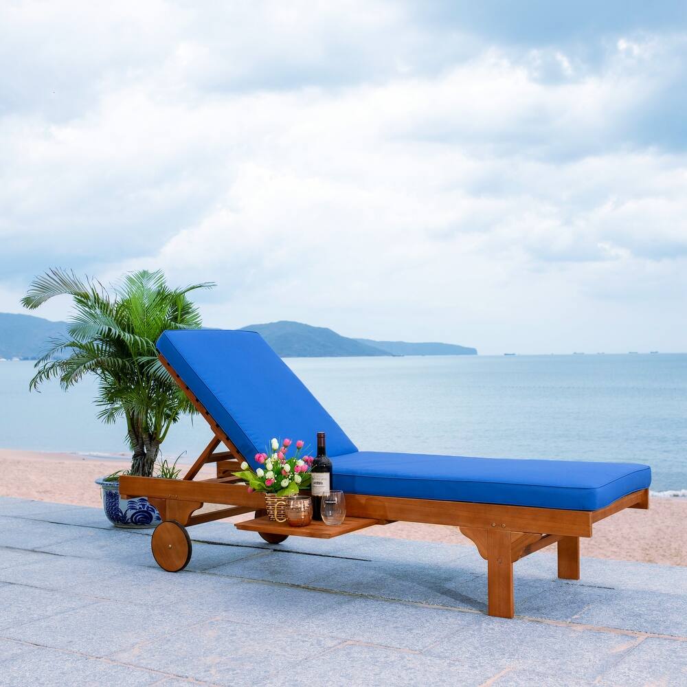 SAFAVIEH Outdoor Aubrie Adjustable Chaise Lounge Chair with Wheel.