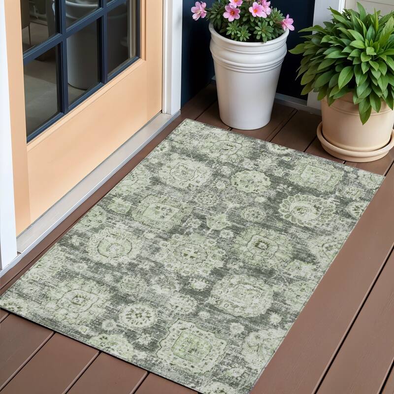 HomeRoots Floral Transitional Rectangle Outdoor Rug - 3' x 5'