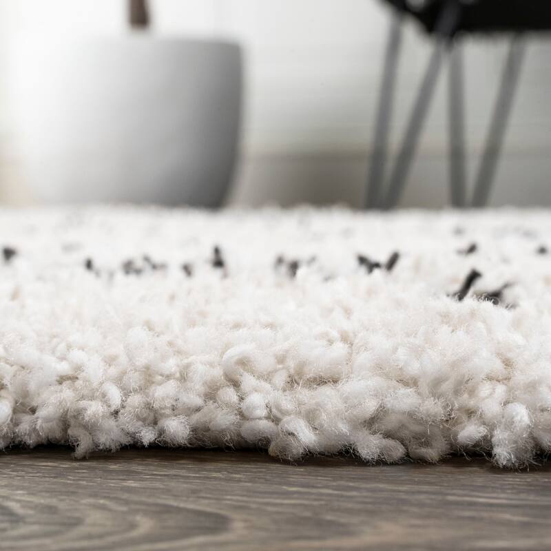 JONATHAN Y Nova Moroccan Diamond Shag Area Rug