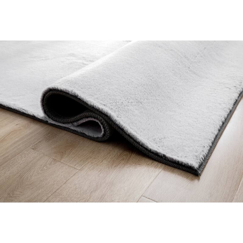Faux Rabbit Collection Grey Fur Area Rug - 5'x7'