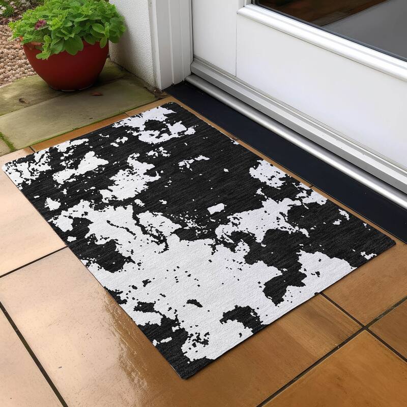 Machine Washable Indoor/ Outdoor Chantille Abstract Rug - Black - 1'8" x 2'6"