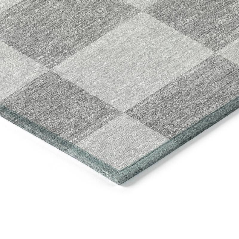 Machine Washable Indoor/ Outdoor Modern Checker Chantille Rug