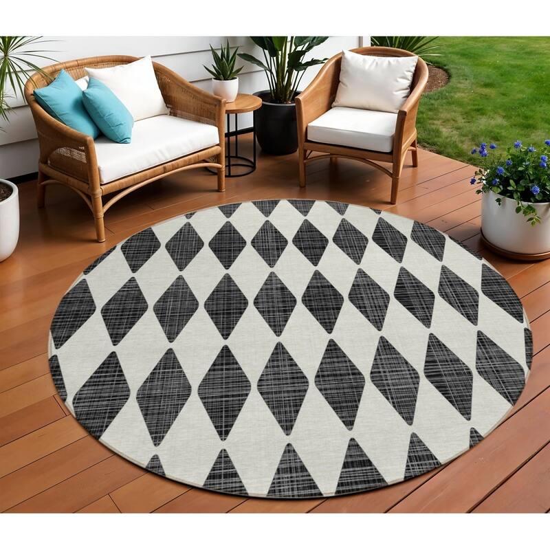 HomeRoots Geometric Transitional Rectangle Outdoor Rug - 8' Round