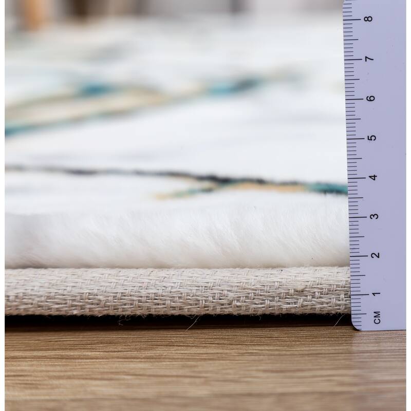 Luxury Collection White/Blue 5x7 Area Rug - 5' X 7'