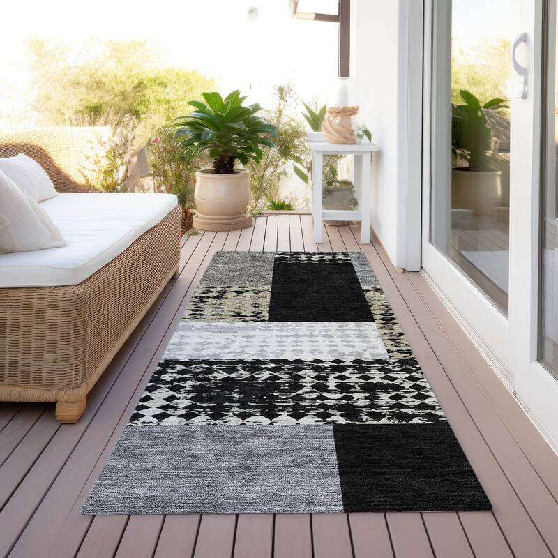 Machine Washable Indoor/ Outdoor Modern Blocks Chantille Rug - Black - 2'3" x 7'6"