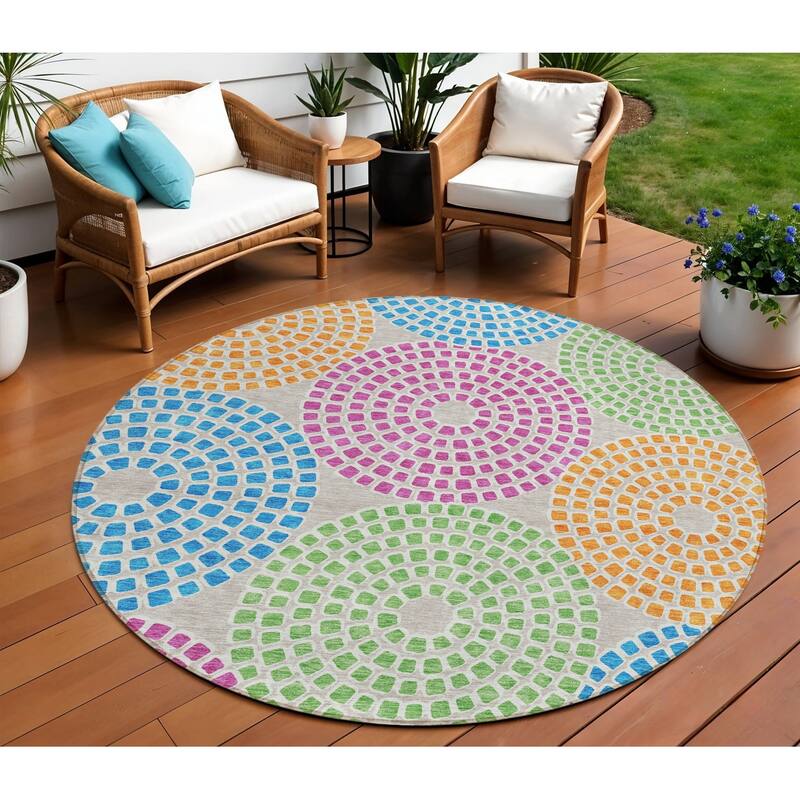 HomeRoots Geometric Transitional Rectangle Outdoor Rug - 8' Round