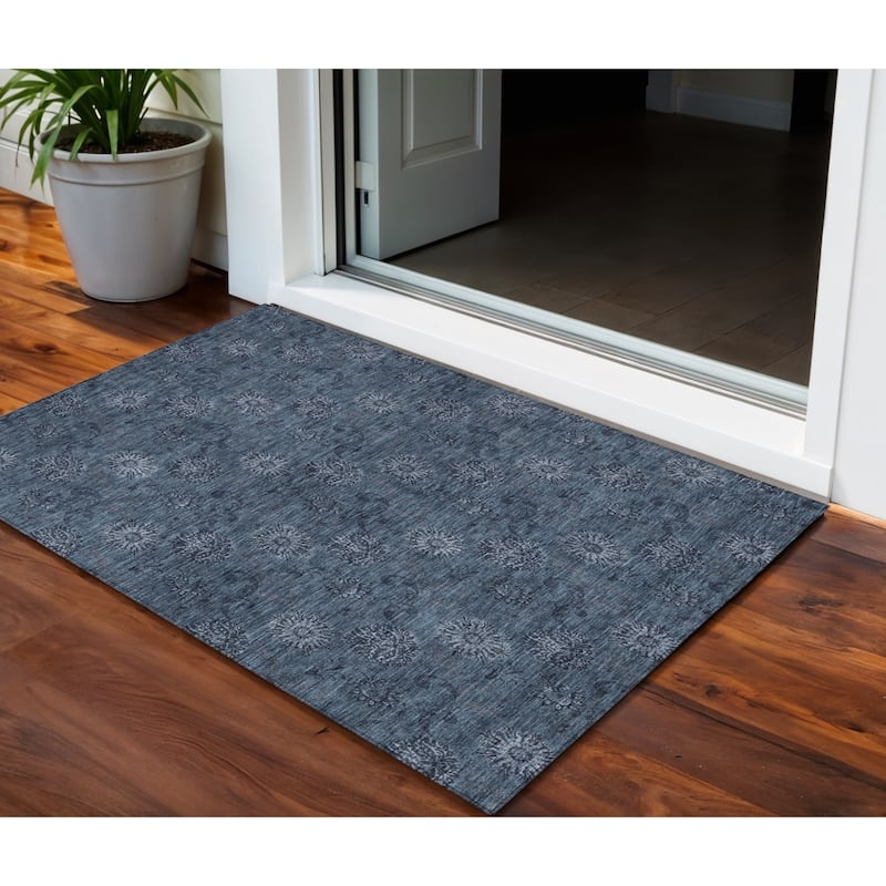 HomeRoots Floral Transitional Rectangle Outdoor Rug - 3' x 5'