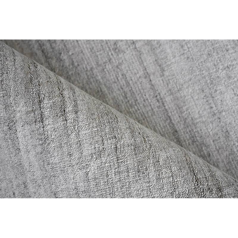 Exquisite Rugs Sanctuary Handmade Handloomed Bamboo Silk/New Zealand Wool Light Silver Area Rug