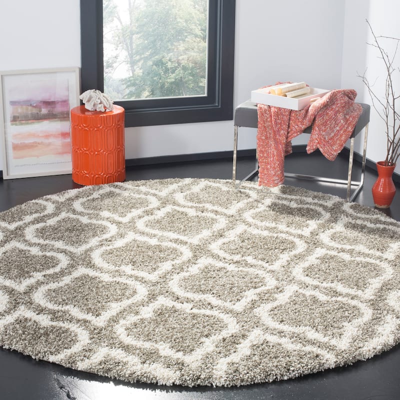 SAFAVIEH Hudson Shag Sheilah Moroccan 2-inch Thick Rug - 7' Round - Grey/Ivory