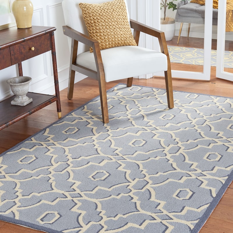 SAFAVIEH Handmade Four Seasons Indrishka Floral Rug - 5' x 8' - Light Blue/Ivory