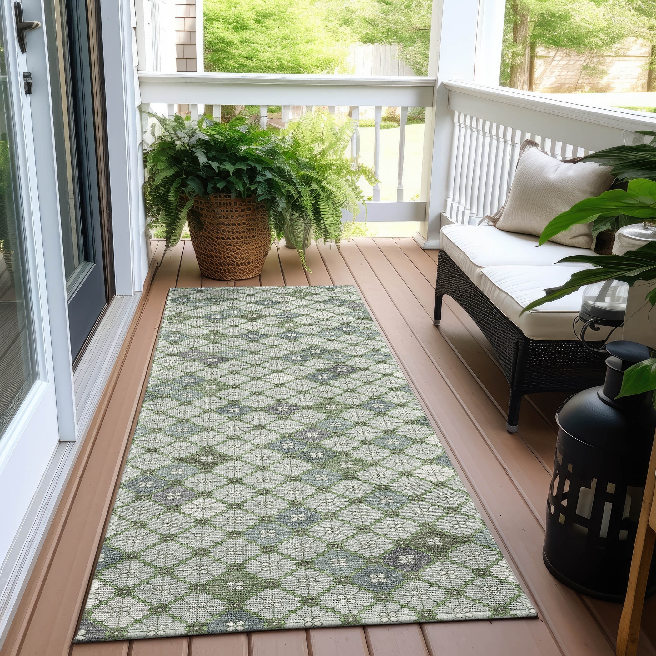 Machine Washable Indoor/ Outdoor Modern Mosaic Chantille Rug