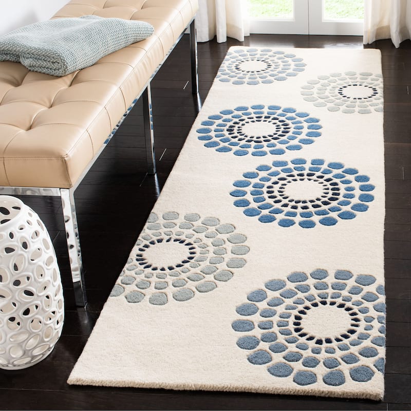 SAFAVIEH Handmade Soho Caroline Floral N.Z. Wool Rug - 2'6" x 8' Runner - Ivory/Multi