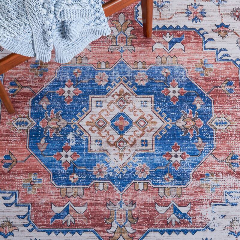 SAFAVIEH Tucson Machine Washable Slip Resistant Namiko Oriental Rug