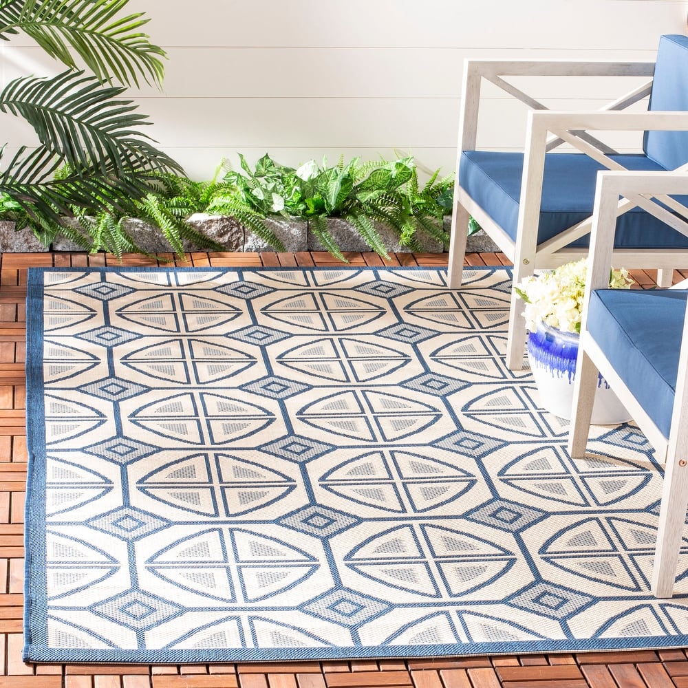 SAFAVIEH Courtyard Saundra Indoor/ Outdoor Patio Backyard Rug