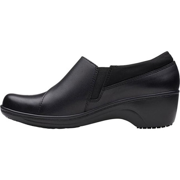 clarks women's slip resistant shoes