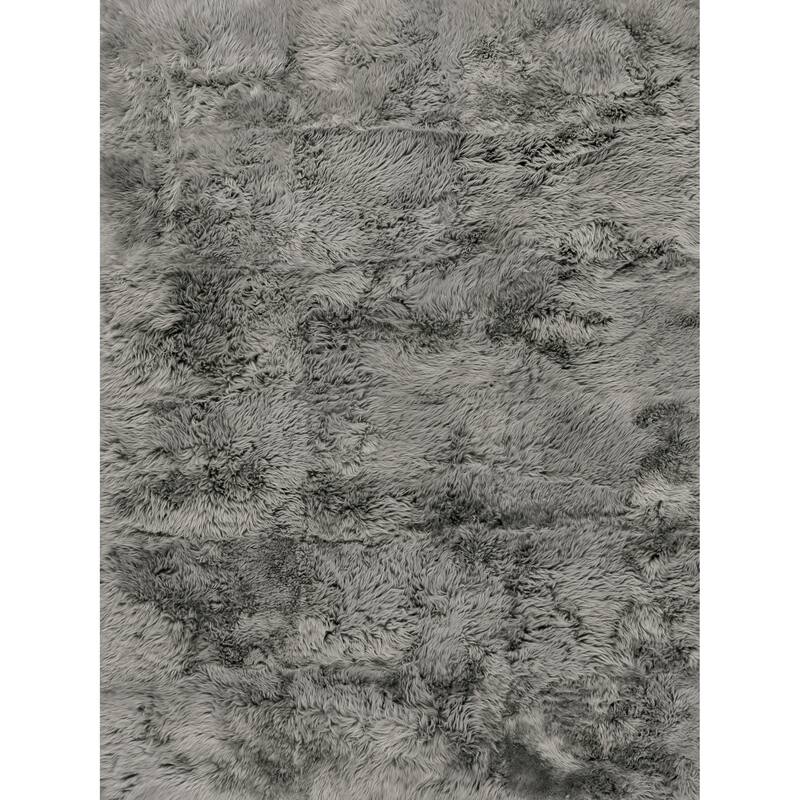 EXQUISITE RUGS Sheepskin Hand-stitched Grey Area Rug.