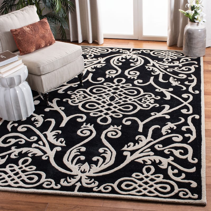 SAFAVIEH Handmade Soho Taja N.Z. Wool Rug - 7'6" x 9'6" - Black/Ivory