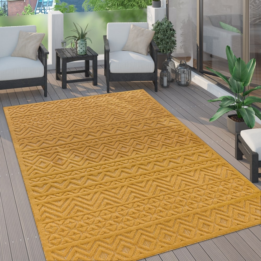 Indoor & Outdoor Rug With Boho Trellis High-Low Pattern