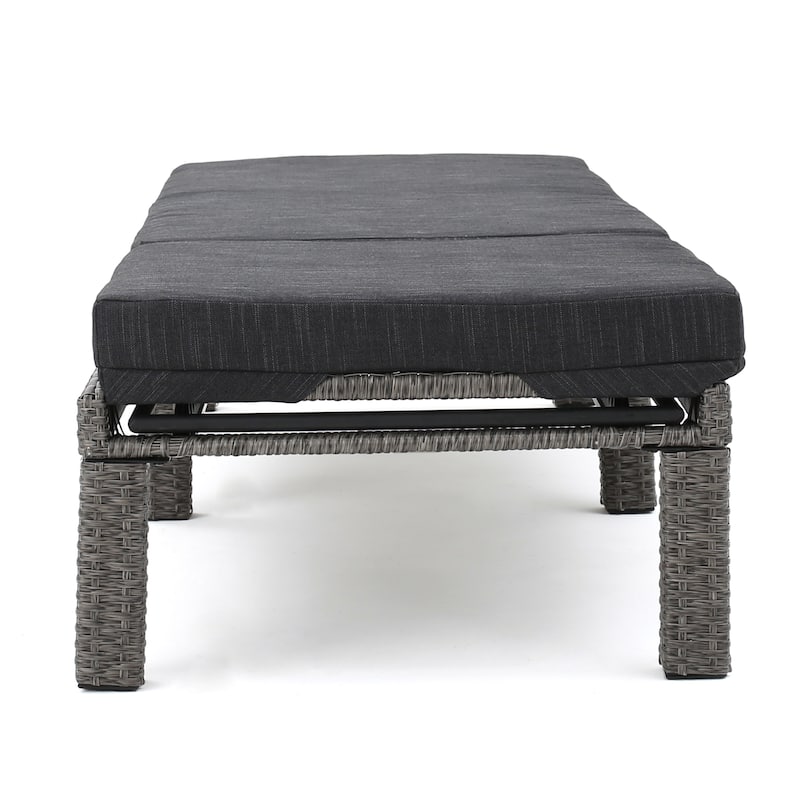 Outdoor Wicker Chaise Lounge Chair Recliner with Cushion for Patio Garden Beachside