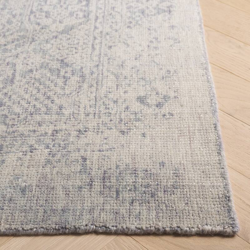 SAFAVIEH Hand-Loomed Maharaja Ludwika Traditional Viscose Rug
