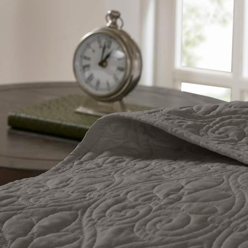 Madison Park Mansfield Reversible Oversized 3-piece Solid Texture Bedspread Quilt Set with Matching Shams