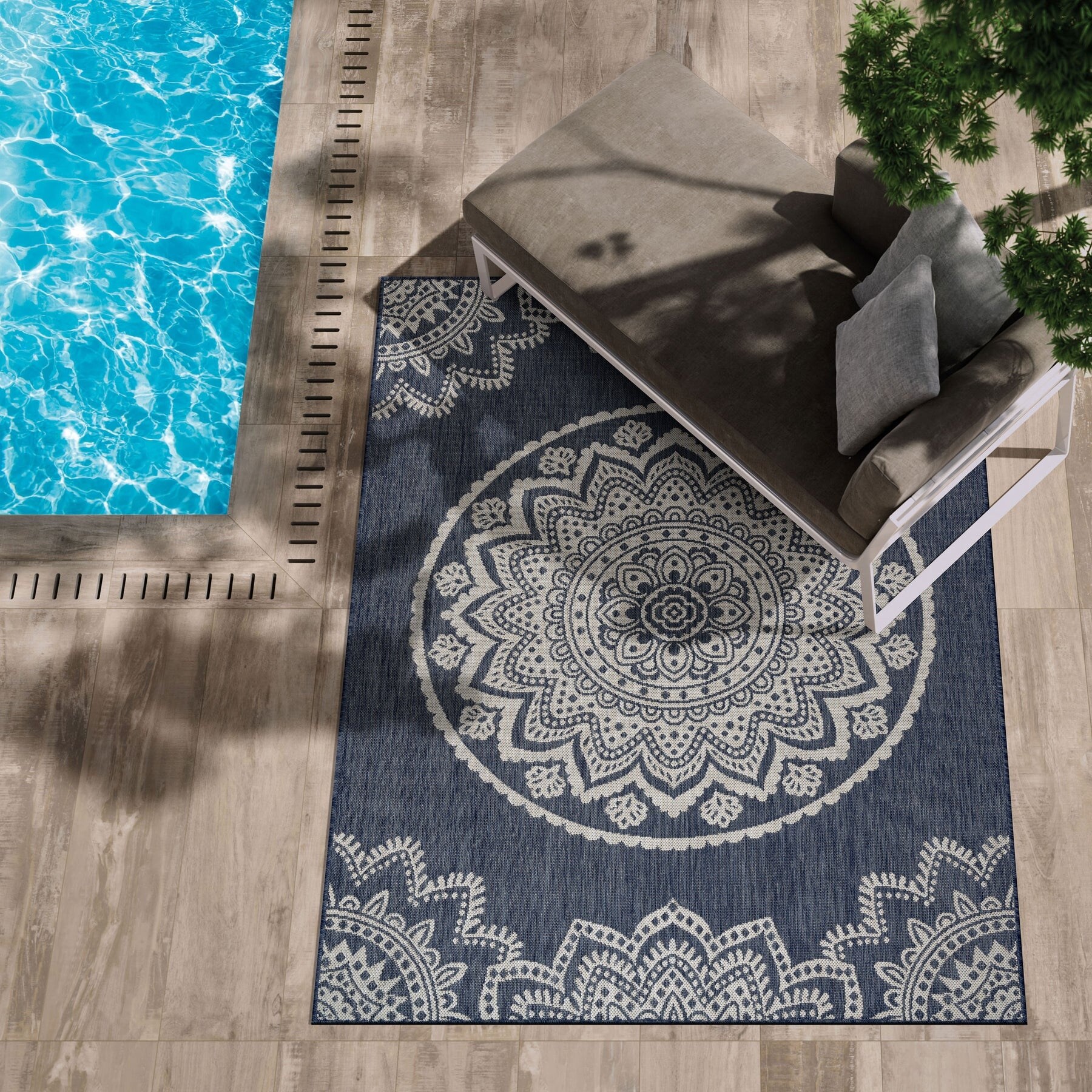 https://ak1.ostkcdn.com/images/products/is/images/direct/9141f3d106f547a048312992b3f167172e94ccb0/CAMILSON-Medallion-Outdoor-Rugs-for-Indoor---Outdoor-Patios.jpg
