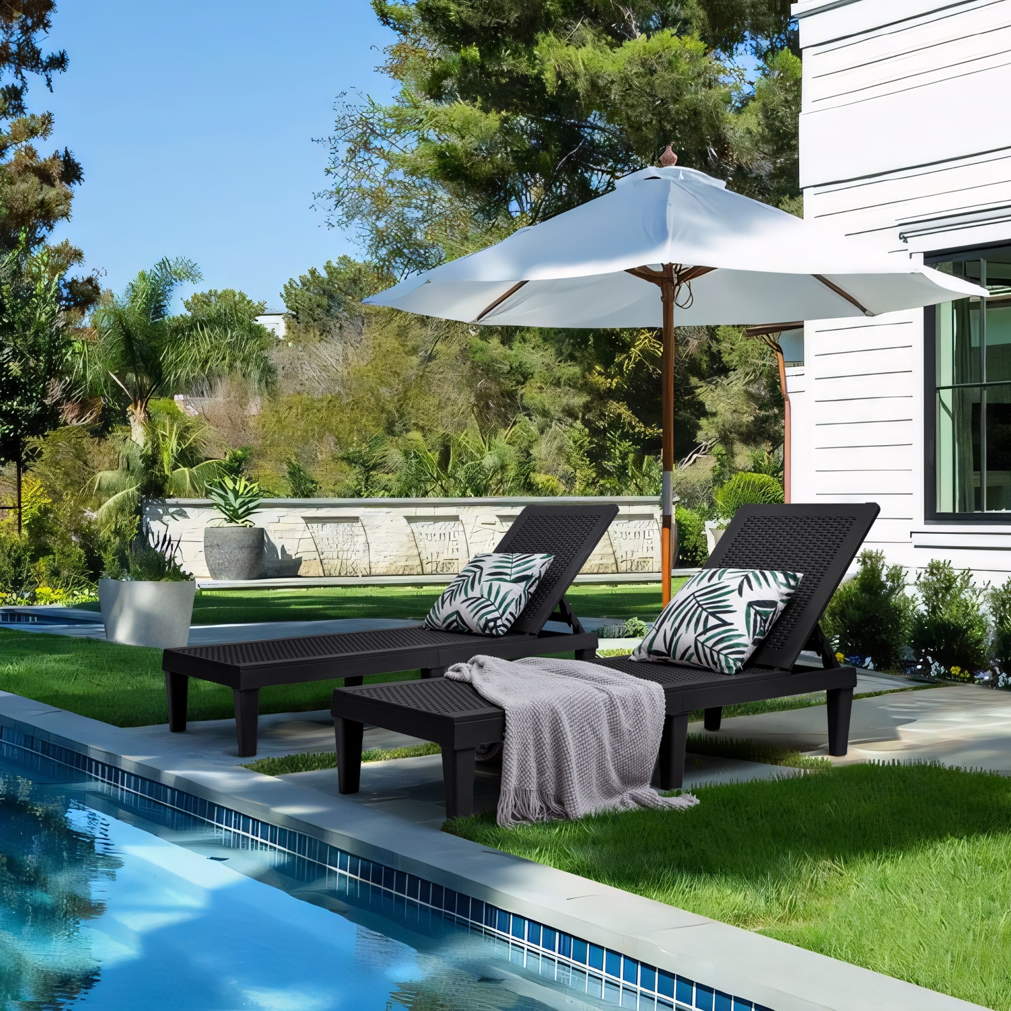 Plastic folding chaise lounge sales chair