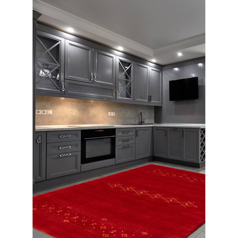 Kashkuli Gabbeh Red Rug 4'3" x 5'10" - 4'3 x 5'10