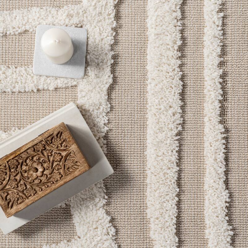 Nuloom Ianthe Abstract Stripes High-Low Tasseled Area Rug