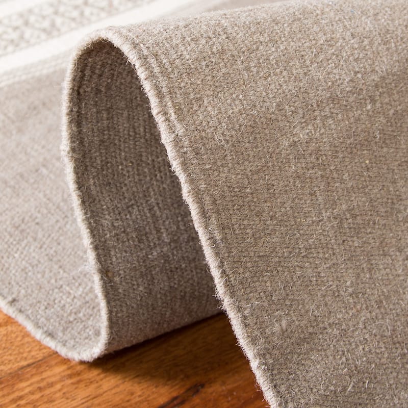 SAFAVIEH Handmade Flatweave Dhurries Mukhayyo Modern Wool Rug