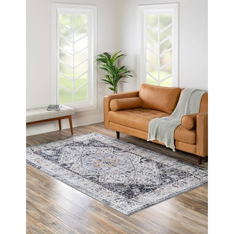 Traditional Tira Collection Area Rug